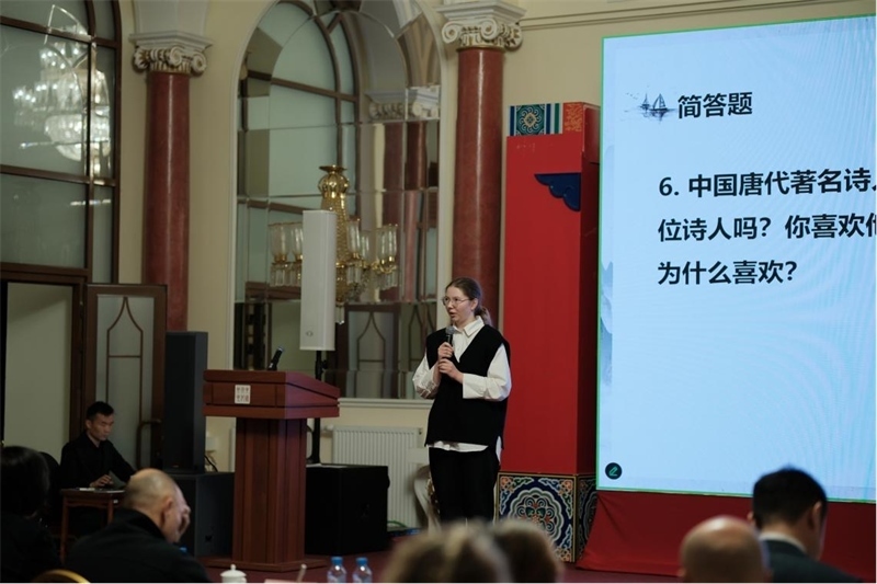 參賽選手現(xiàn)場答題。 俄羅斯國立人文大學(xué)孔子學(xué)院供圖