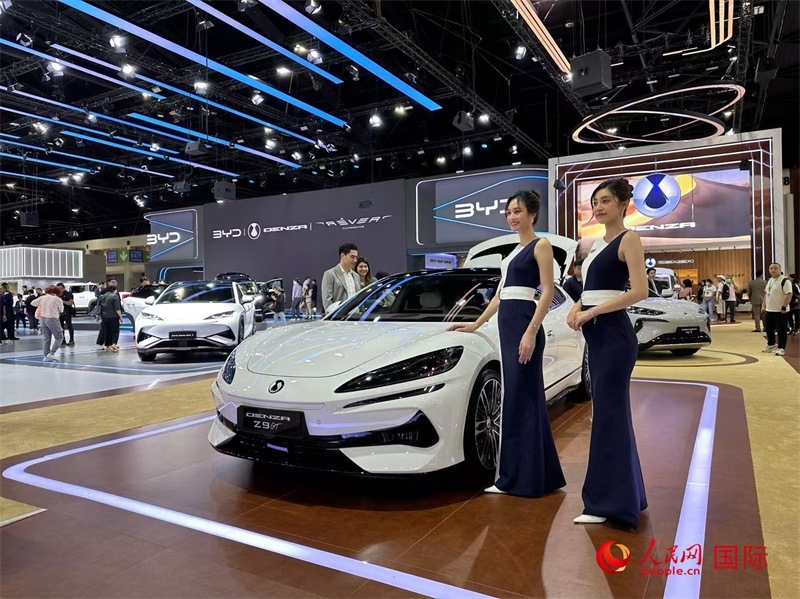 比亞迪汽車(chē)展臺(tái)。人民網(wǎng)記者 簡(jiǎn)承淵攝