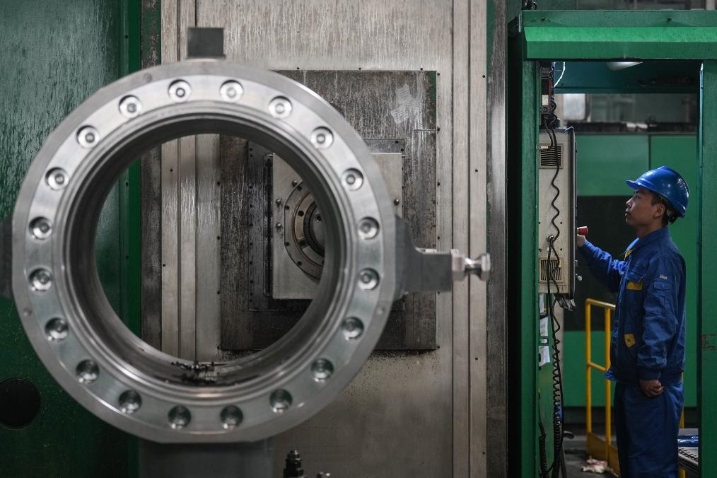 2023年2月14日，沈陽鼓風(fēng)機(jī)集團(tuán)股份有限公司的工人在車間工作。新華社記者 潘昱龍 攝