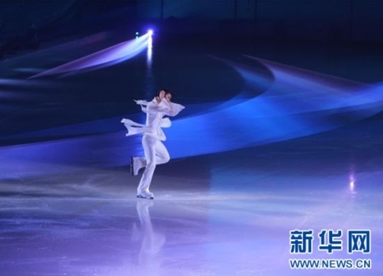 圖為羽生結(jié)弦在表演中。記者 錢錚 攝