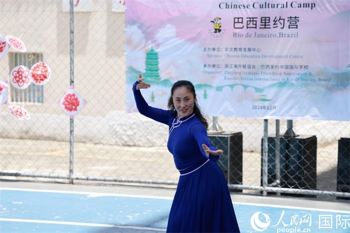 蒙古族舞蹈《熱土》表現(xiàn)出草原兒女的熱情與活力。人民網(wǎng)記者 陳海琪攝