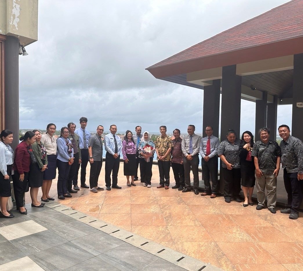 座談會全體人員合影。烏達雅納大學(xué)旅游孔子學(xué)院供圖