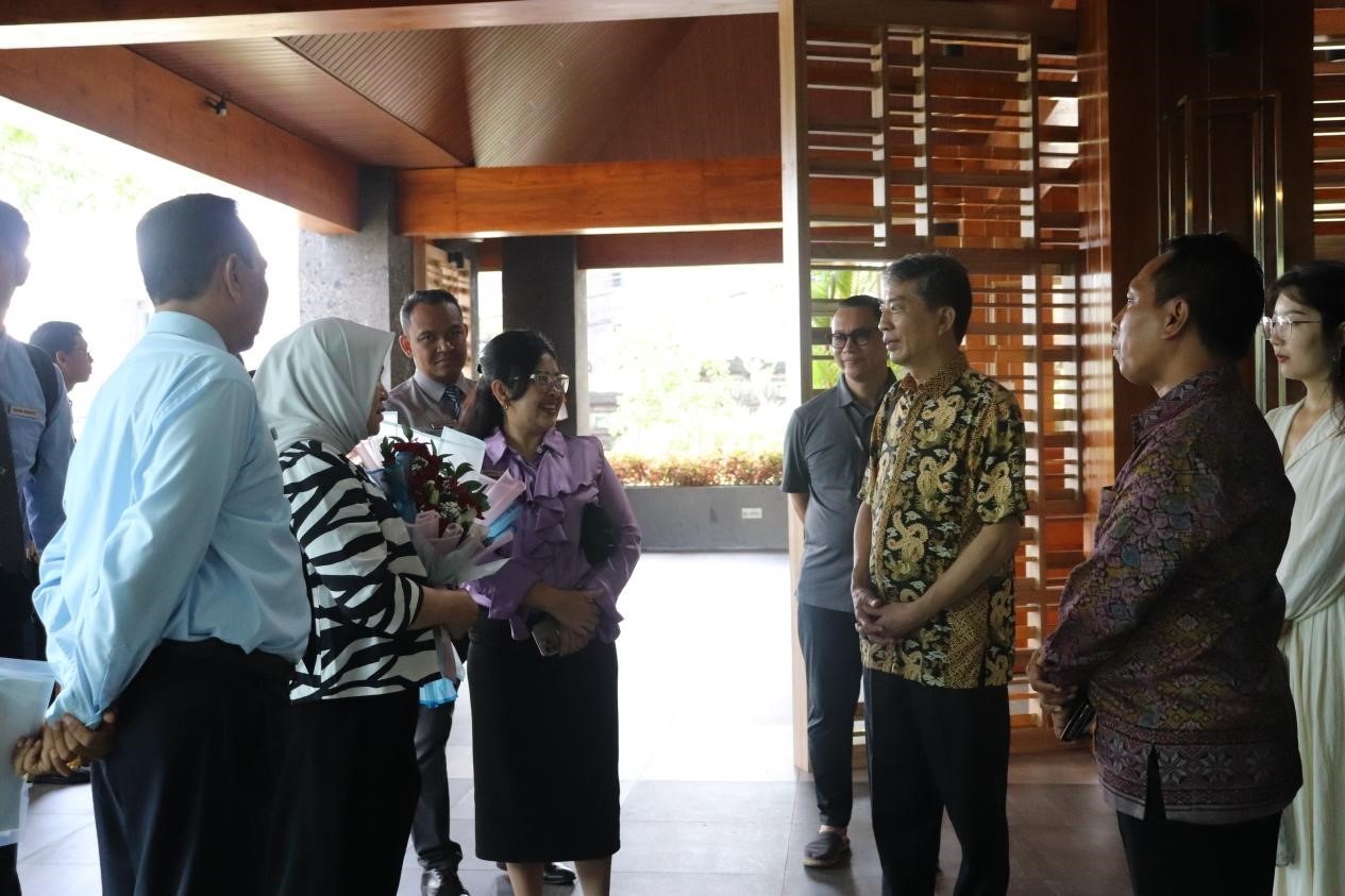 馬蒂尼與師生交流。烏達雅納大學(xué)旅游孔子學(xué)院供圖