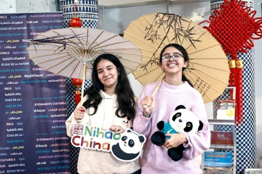 兩名女孩在合影。拉巴特中國(guó)文化中心供圖