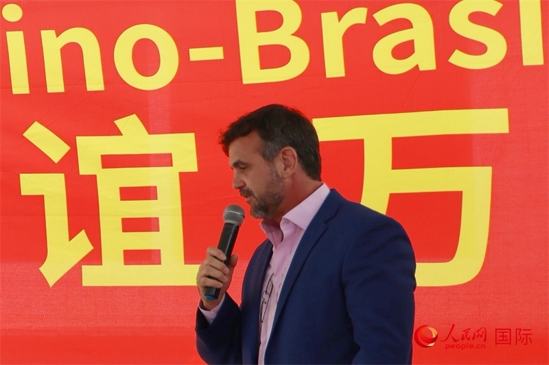 里約州國家環(huán)境研究所所長雷納托·若爾當(dāng)在捐贈活動上致辭。人民網(wǎng)記者 陳海琪攝