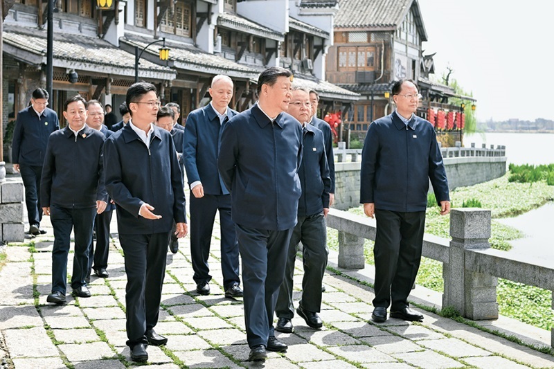 2024年3月18日至21日，中共中央總書記、國家主席、中央軍委主席習近平在湖南考察。這是19日上午，習近平在常德河街考察。 新華社記者 謝環(huán)馳/攝