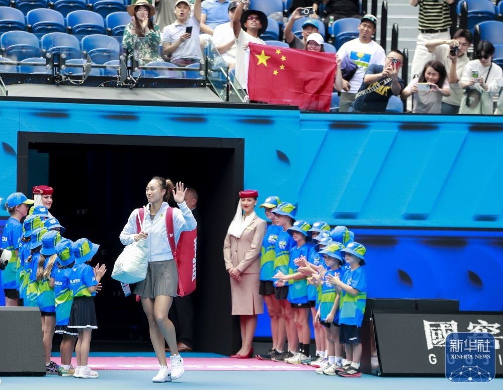 ↑鄭欽文在比賽前入場。新華社記者 馬平 攝