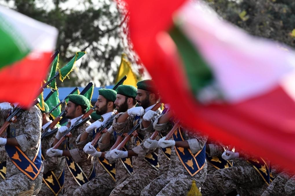 2024年9月21日，伊朗軍人在首都德黑蘭參加閱兵式。新華社記者沙達(dá)提攝