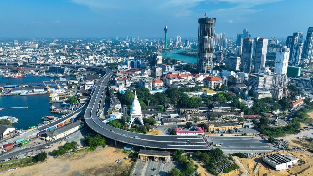 這是2025年1月13日拍攝的斯里蘭卡科倫坡風(fēng)光（無人機(jī)照片）。新華社發(fā)