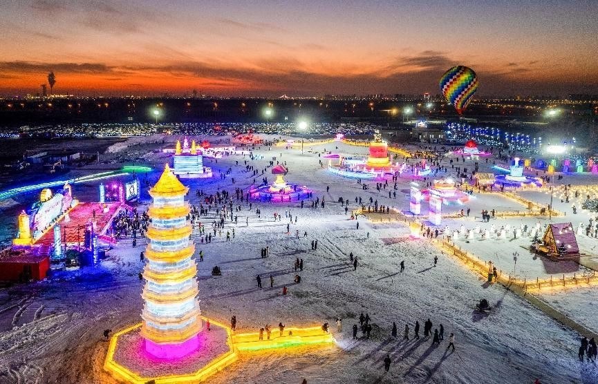 第四屆呼和浩特歡樂冰雪節(jié)活動(dòng)現(xiàn)場(chǎng)。丁根厚攝