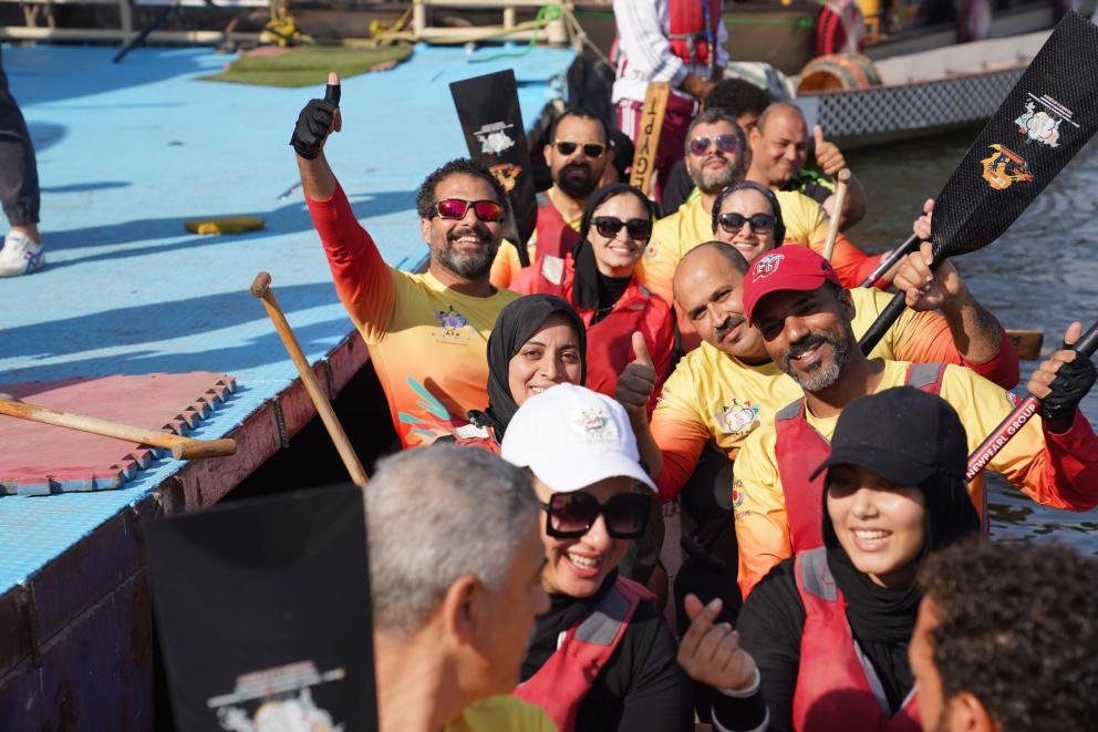 活動現(xiàn)場龍舟競技，共慶春節(jié)。開羅中國文化中心供圖