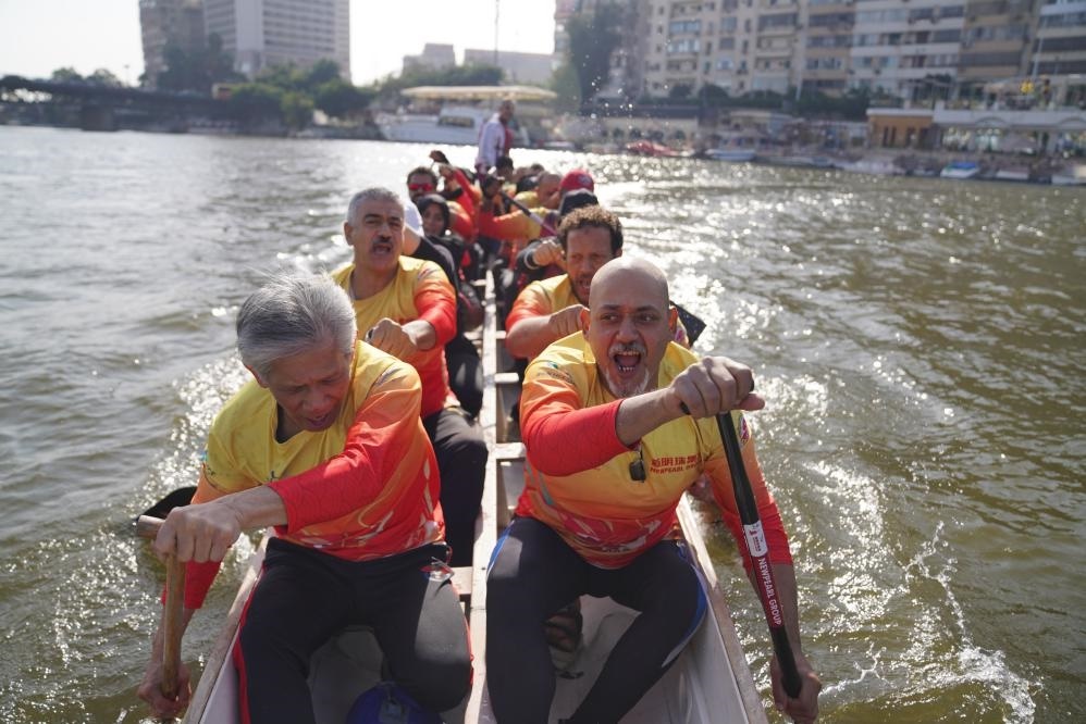 活動現(xiàn)場龍舟競技，共慶春節(jié)。開羅中國文化中心供圖