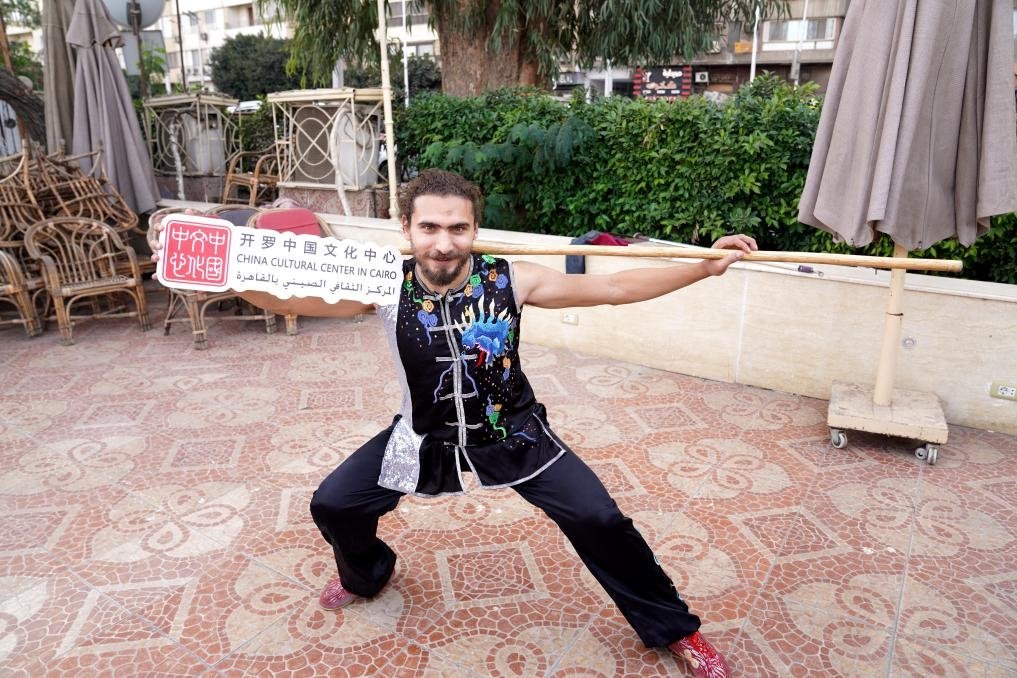 埃及民眾參與中國文化體驗活動。開羅中國文化中心供圖