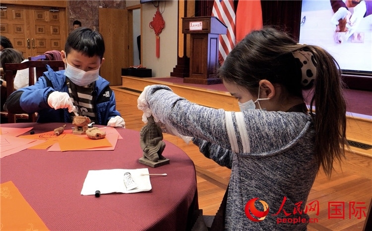 “我是文物修復(fù)師”活動環(huán)節(jié)。李鑫江攝