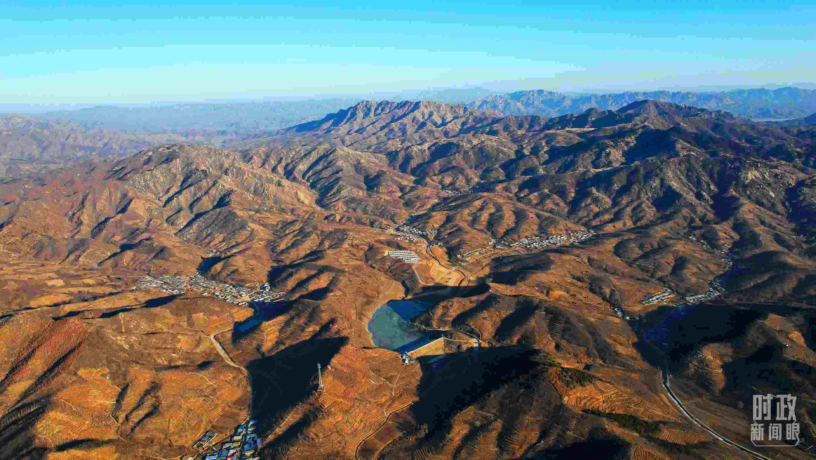 俯瞰祝家溝村。（總臺(tái)央視記者范凱拍攝）