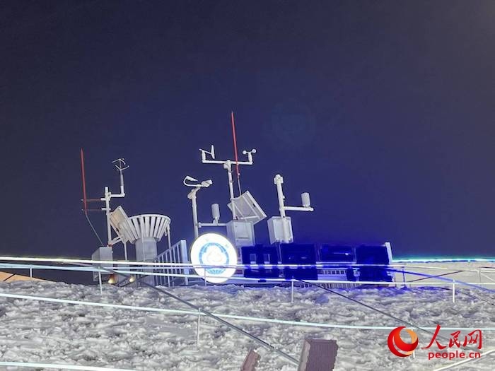 園區(qū)內(nèi)九要素自動氣象觀測站。人民網(wǎng) 高清揚攝