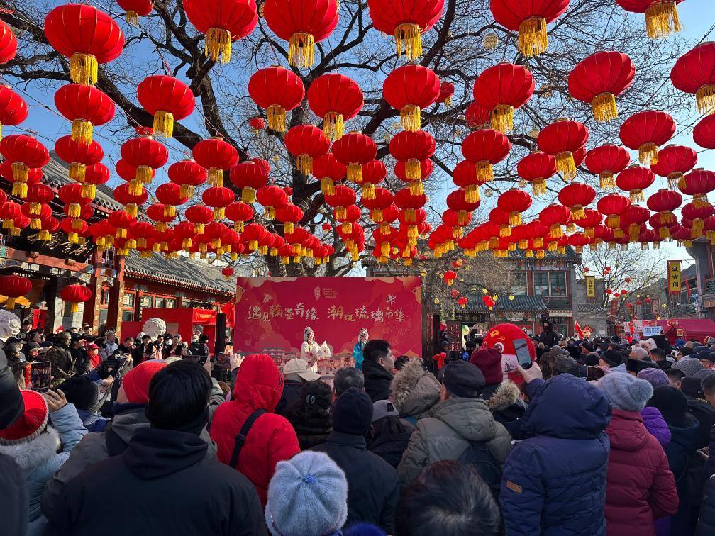 1月29日，市民游客在北京廠甸廟會感受濃濃年味。新華社記者 楊淑君 攝