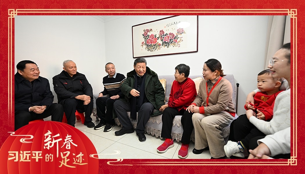 2025年1月23日，農(nóng)歷新年前夕，習(xí)近平總書記在遼寧沈陽大東區(qū)長(zhǎng)安街道長(zhǎng)安小區(qū)考察時(shí)，走進(jìn)居民郎素蘭家中看望。