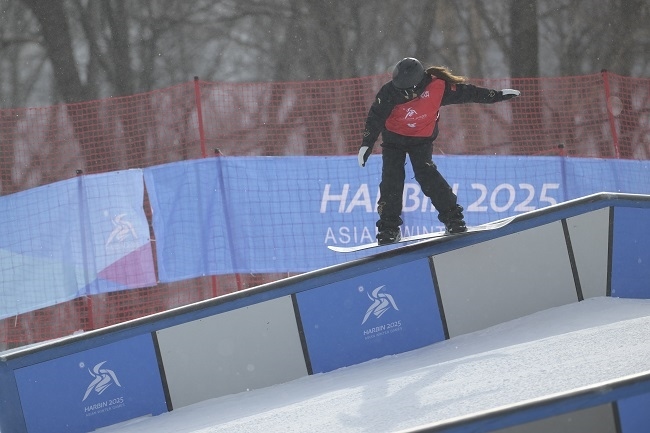 2月8日，張小楠在比賽中。新華社記者 楊冠宇攝
