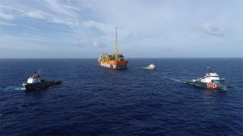 布濟烏斯七期項目浮式生產(chǎn)儲卸油裝置抵達油田區(qū)域。巴西國家石油公司供圖