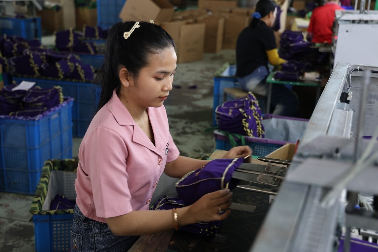 達尼在西港特區(qū)內工作。西港特區(qū)供圖