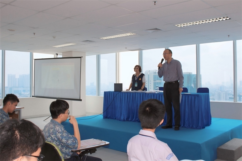 王思平參贊考前致辭。印尼雅加達華文教育協(xié)調(diào)機構(gòu)供圖