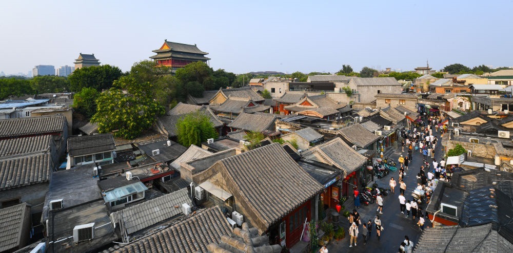 遠(yuǎn)眺鐘鼓樓。新華社記者 陳鐘昊 攝