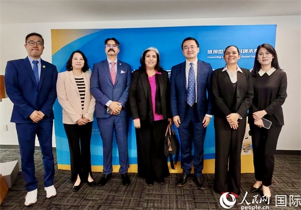 與會(huì)嘉賓合影。