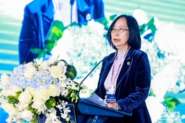 中國(guó)高等教育學(xué)會(huì)學(xué)術(shù)咨詢發(fā)展委員會(huì)委員、中國(guó)高等教育學(xué)會(huì)原副秘書長(zhǎng)、《中國(guó)高教研究》主編王小梅。