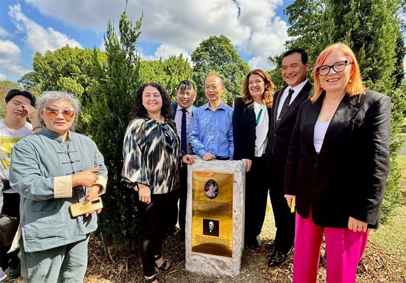 3.紀念碑揭幕。