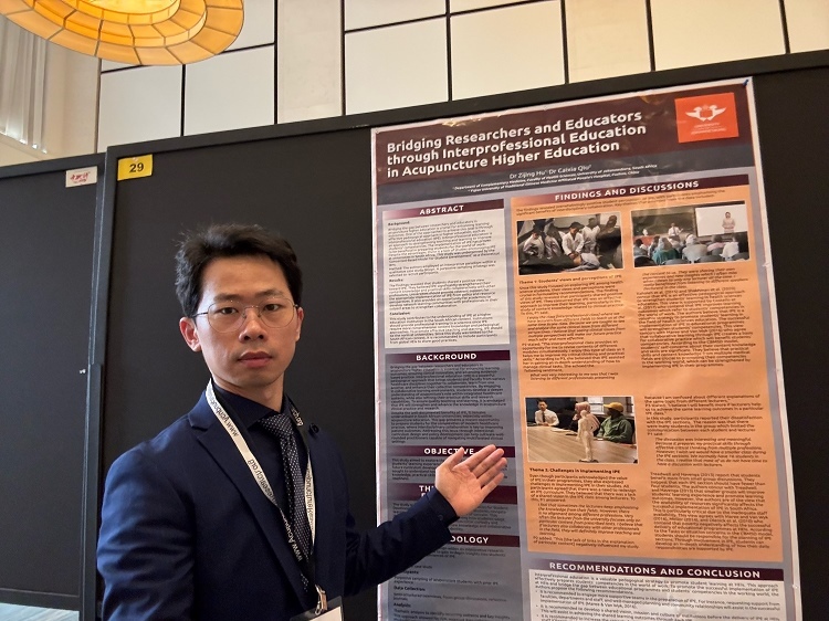 胡紫景醫(yī)生在國際針灸學(xué)術(shù)會議中。約翰內(nèi)斯堡大學(xué)供圖