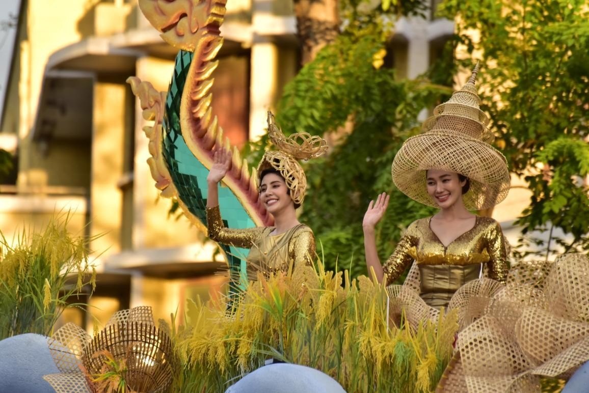 “祝福之河”花車以神龍形象象征水的神圣與豐饒，寓意祈福納祥。泰國國家旅游局供圖
