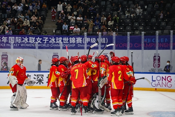 中國隊球員慶祝勝利。圖片來源：中國冰球協(xié)會