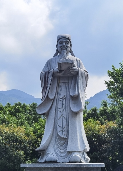 位于南平的朱熹石雕塑像。圖片來源：視覺中國