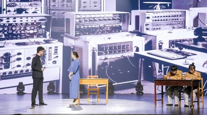 第二屆弘揚(yáng)“兩彈一星”精神話劇大賽決賽現(xiàn)場。學(xué)校供圖