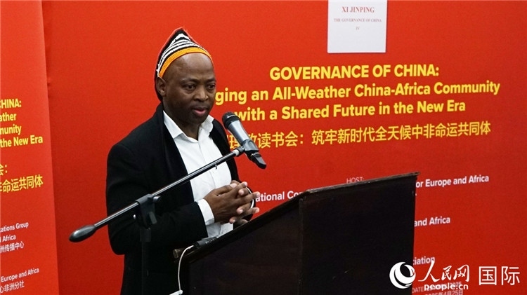 金磚電視臺非洲頻道總裁阿雅達·赫洛在讀書會上發(fā)言。人民網(wǎng) 劉暢攝