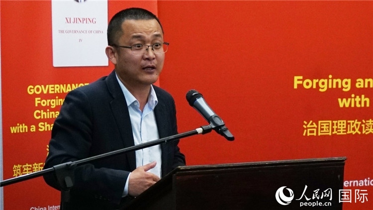 中非青年婦女協(xié)會主席、南非大學(xué)教授秦效順在讀書會上發(fā)言。人民網(wǎng) 劉暢攝