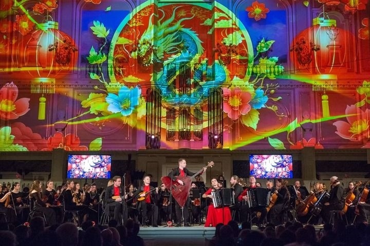 2025年2月6日，俄羅斯音樂家在圣彼得堡舉行的中俄新春音樂會上表演。新華社發(fā)（莫京娜 攝）