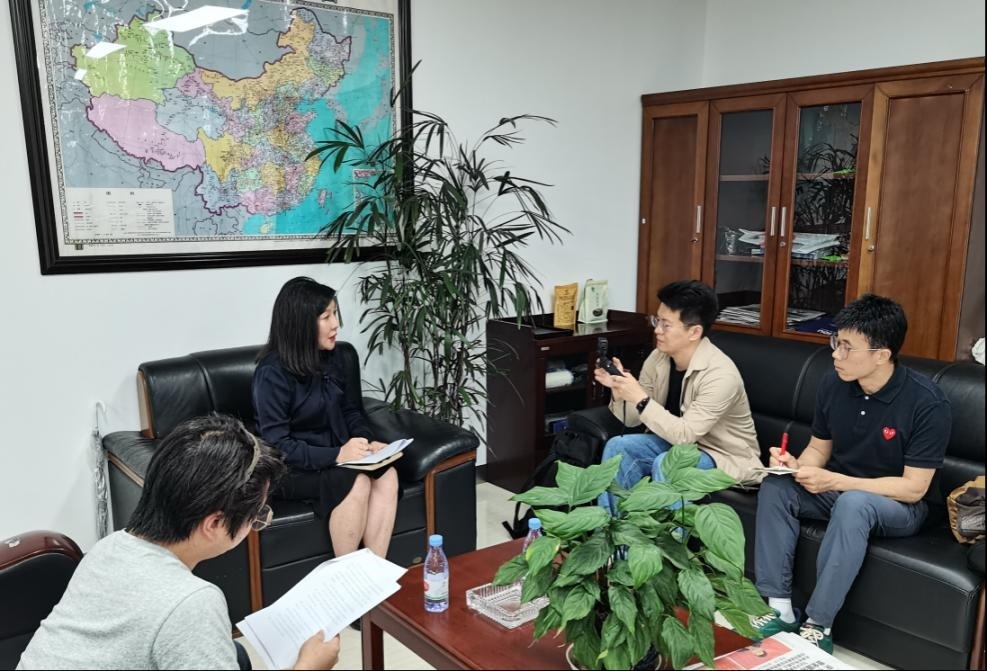 記者采訪企業(yè)跨境物流建設(shè)情況。人民網(wǎng) 孫啟凡攝