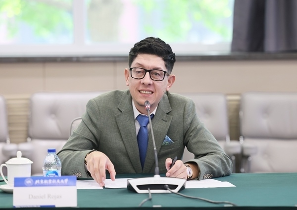 哥倫比亞教育部長丹尼爾?羅哈斯一行訪問北京航空航天大學(xué)。北航供圖