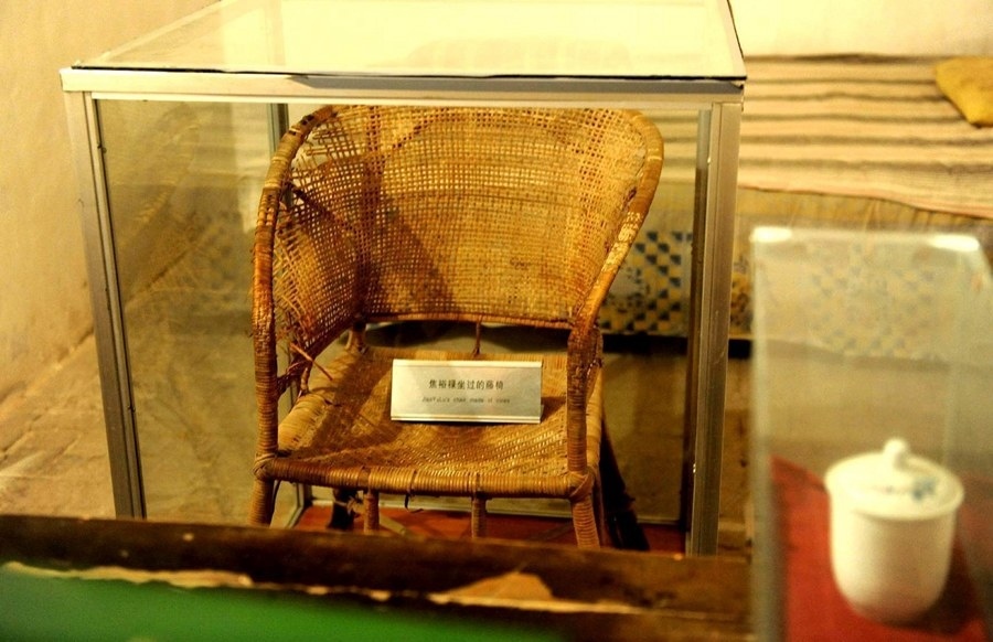 這是在河南省蘭考縣焦裕祿同志紀(jì)念館內(nèi)拍攝的焦裕祿曾用過的藤椅（2014年5月5日攝）。新華社記者 朱祥 攝