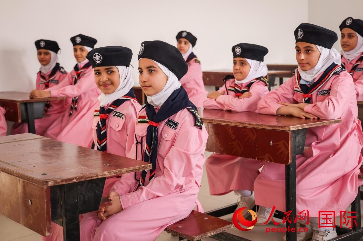 阿爾穆塔?阿里卡特國(guó)際學(xué)校的學(xué)生在教室內(nèi)上課。人民網(wǎng)記者 薛丹攝
