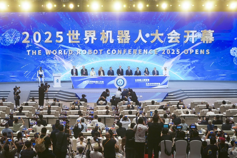 新華全媒+|2025世界機(jī)器人大會(huì)在北京開(kāi)幕(1)XxjpsgC007111_20250808_PEPFN0A001.jpg
